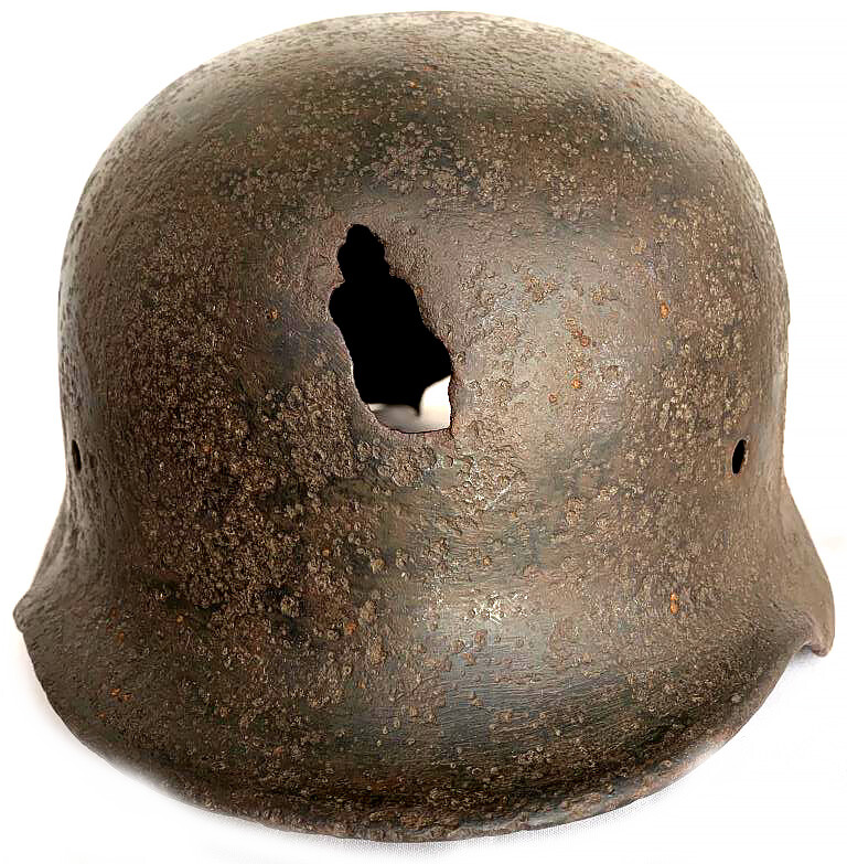 Wehrmacht helmet M40 / from Stalingrad