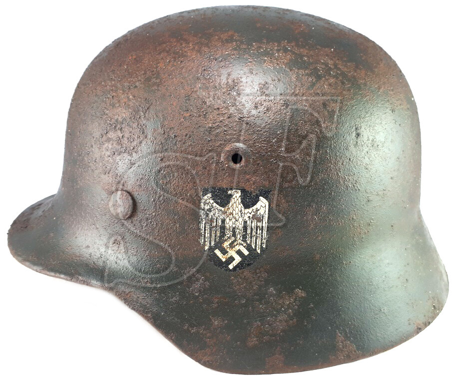 Wehrmacht helmet M40 / from Stalingrad
