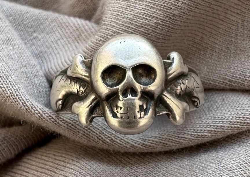 German silver skull ring / from Stalingrad