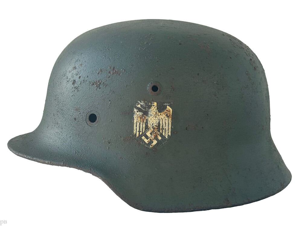 Wehrmacht helmet M40 / from Stalingrad