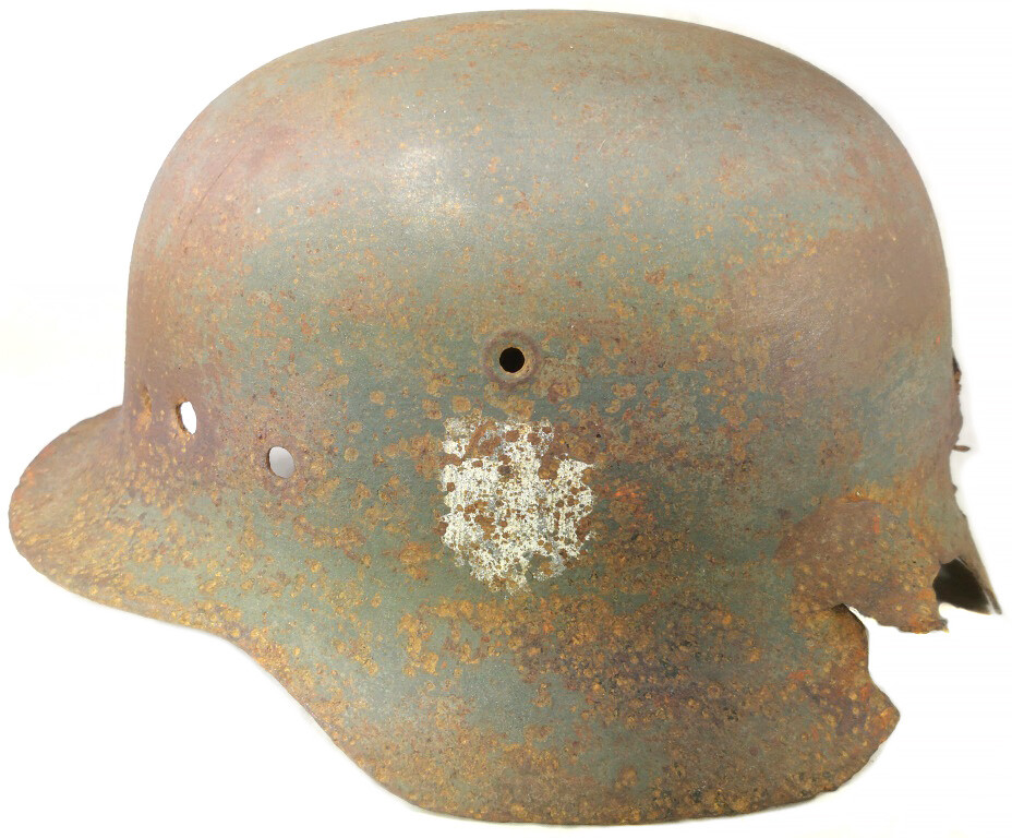 Wehrmacht helmet M40 / from Stalingrad