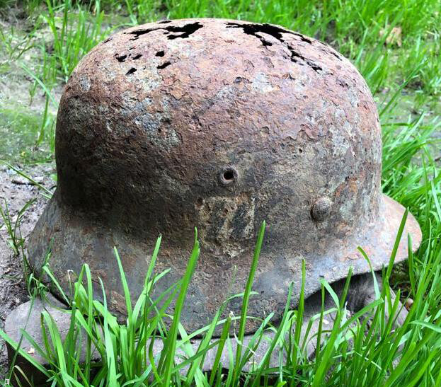 Waffen-SS helmet M40 / from Demyansk pocket