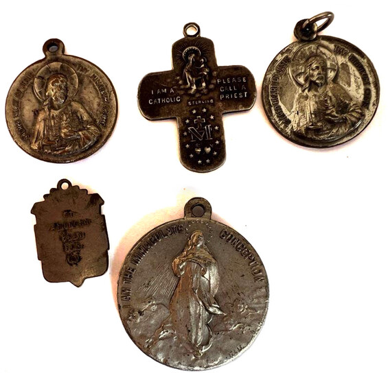 Set of pendants / from Leningrad