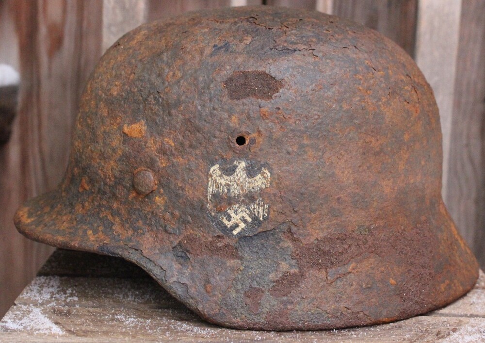 Wehrmacht helmet M40 / from Smolensk