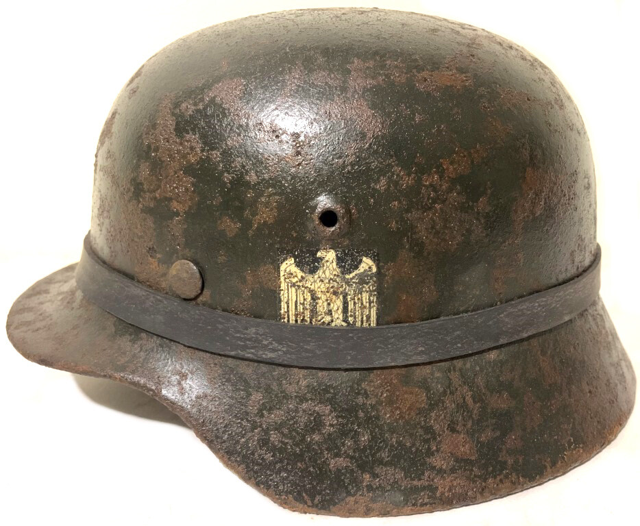 Wehrmacht helmet M40 / from Stalingrad