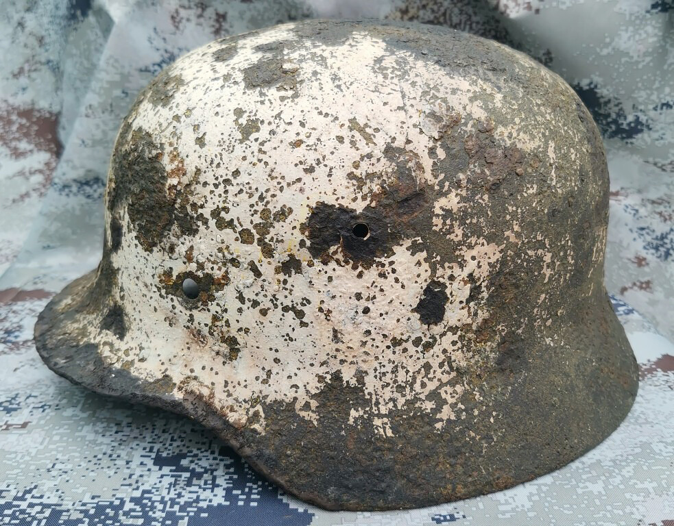 Winter camo German helmet M40 / from Kalinin