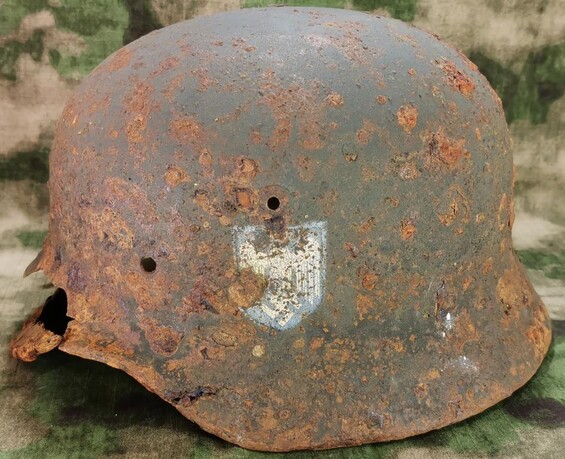 Wehrmacht helmet M40 / from Stalingrad