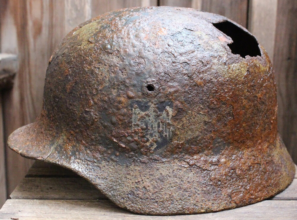 Wehrmacht helmet M40 / from Smolensk