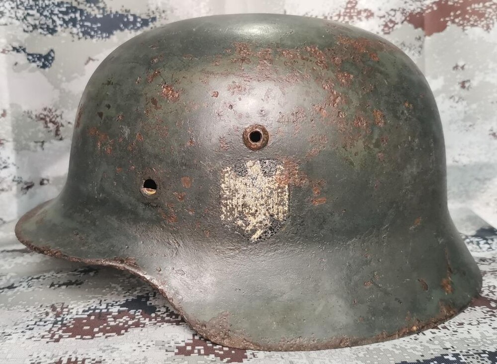 Wehrmacht helmet M35 / from Stalingrad