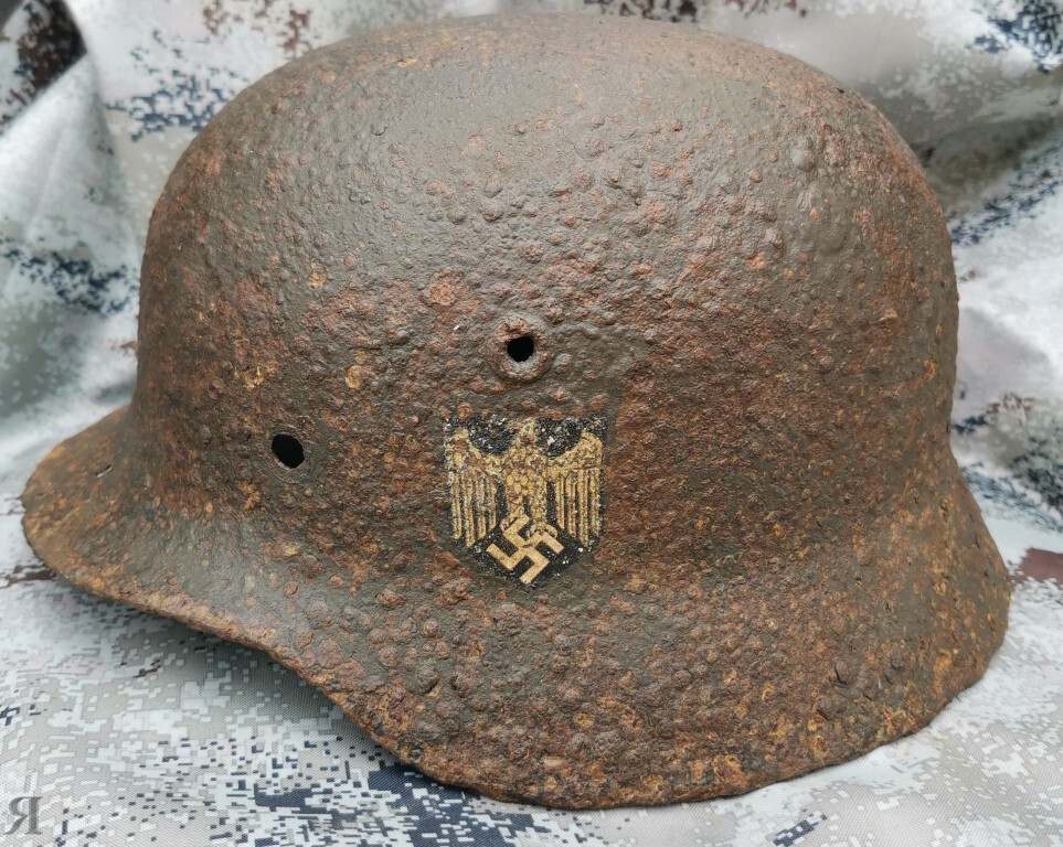 Wehrmacht helmet M40 / from Kursk