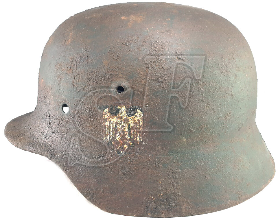 Wehrmacht helmet M40 / from Stalingrad