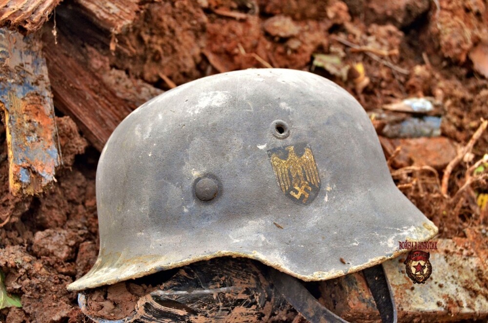 Wehrmacht helmet M40 / from Leningrad
