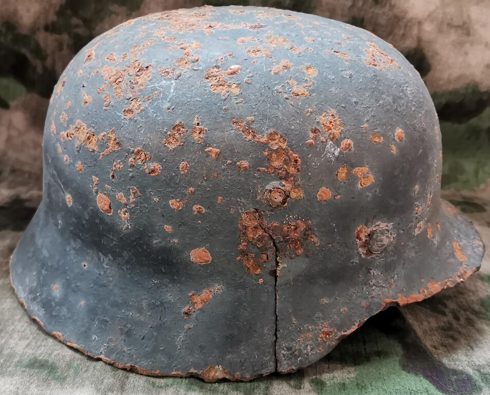 German helmet M35 / from Leningrad
