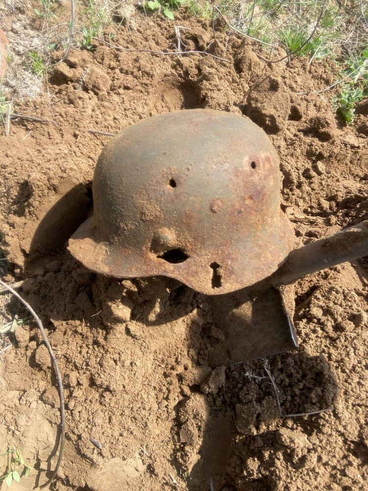 Wehrmacht helmet M35 DD / from Stalingrad