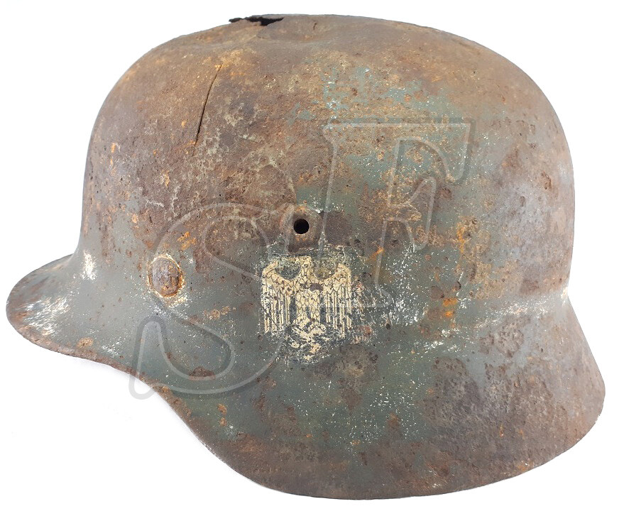 Wehrmacht helmet M40 / from Stalingrad