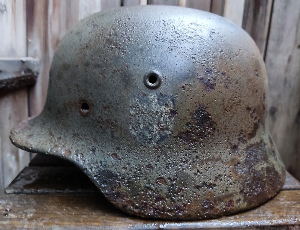 Wehrmacht helmet M40 / from Novgorod