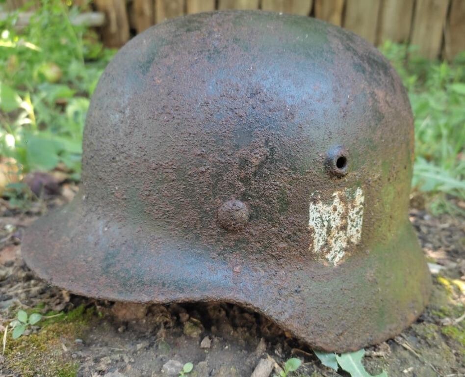 Wehrmacht helmet M40 / from Stalingrad