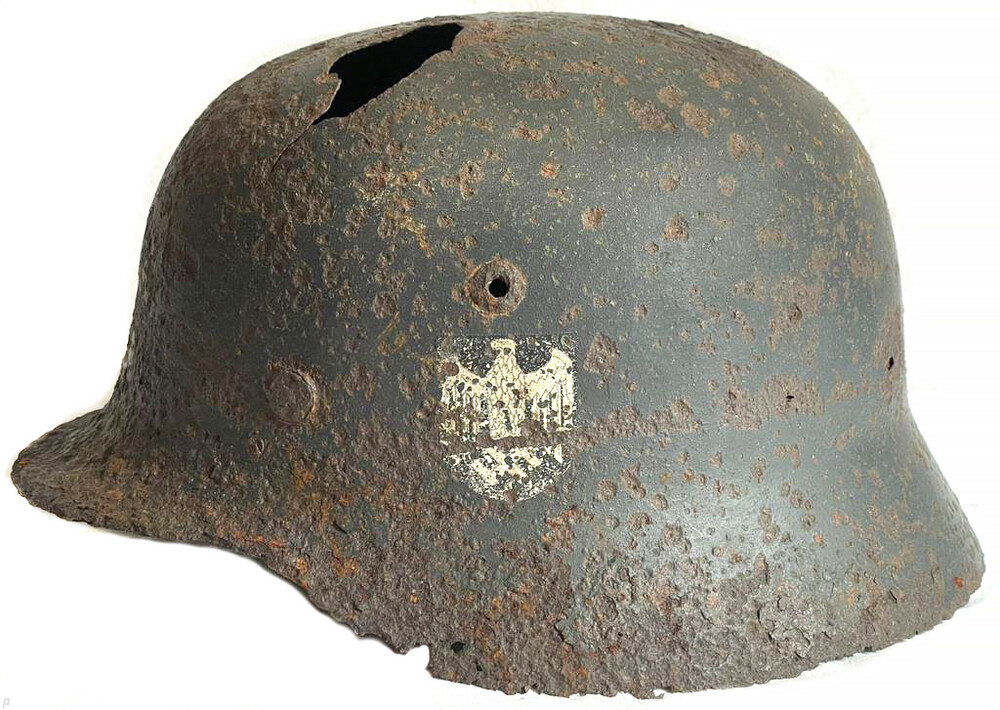 Wehrmacht helmet M35 / from Stalingrad