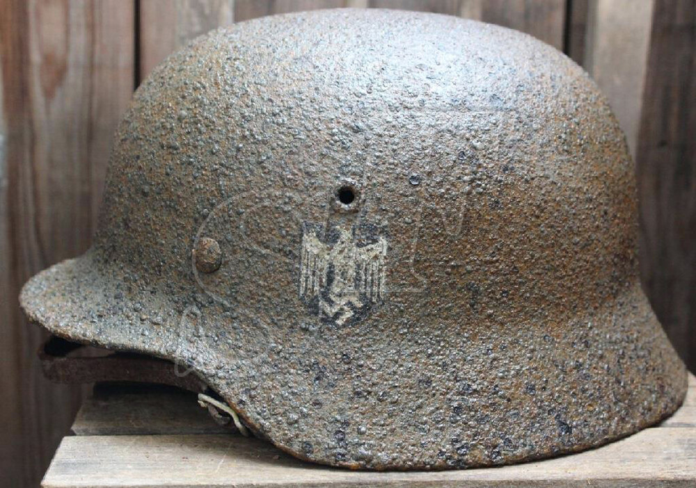 Wehrmacht helmet M40 / from Orel