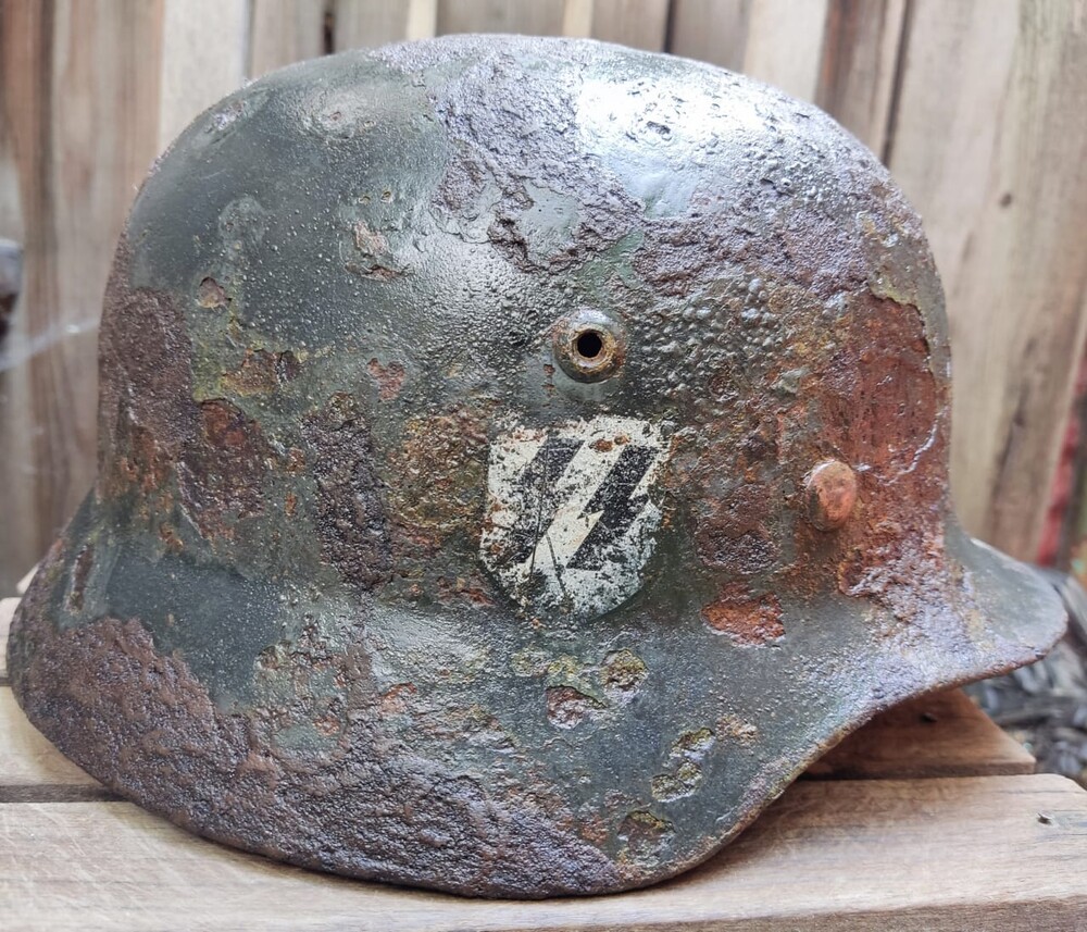 Waffen SS helmet M35 / from Staraya Russa