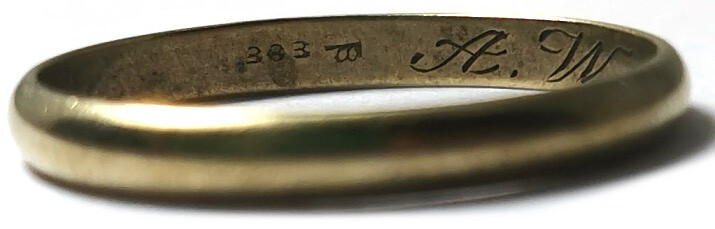 Gold wedding ring / from Stalingrad