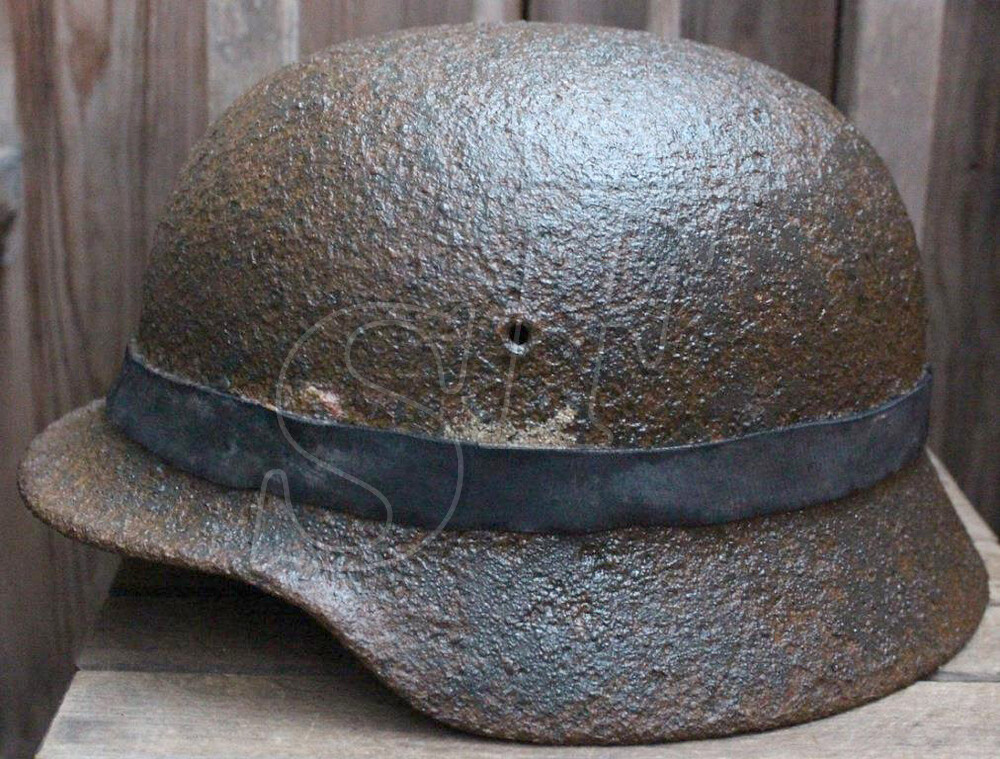 Wehrmacht helmet M40 / from Stalingrad