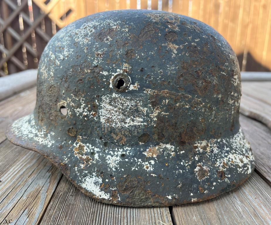 Winter camo Wehrmacht helmet M40 / from Leningrad