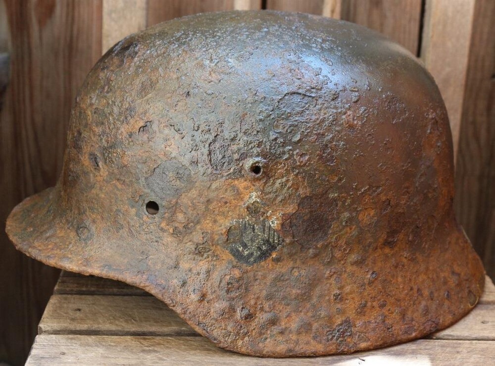 Wehrmacht helmet M40 / from Novgorod