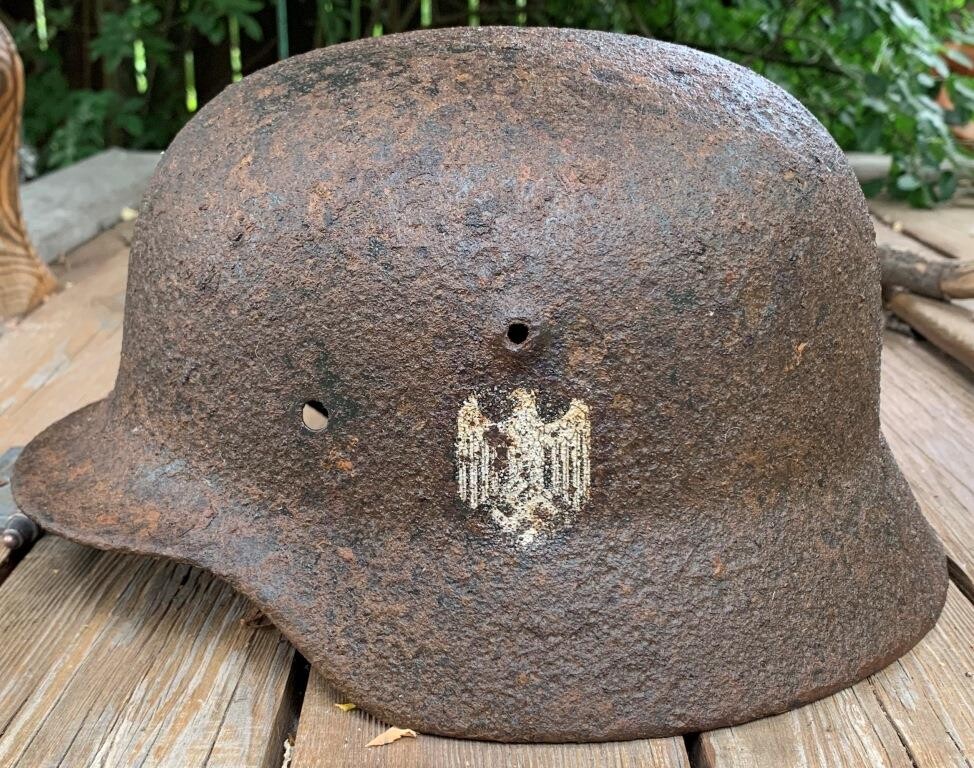 Wehrmacht helmet M40 / from Stalingrad