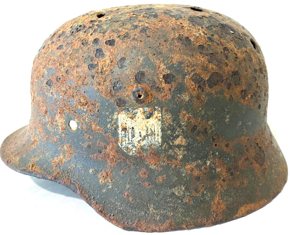 Wehrmacht helmet M40 / from Stalingrad
