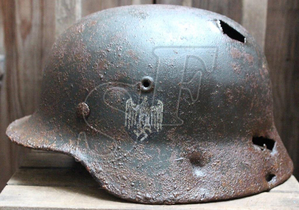 Wehrmacht helmet M40 / from Orel