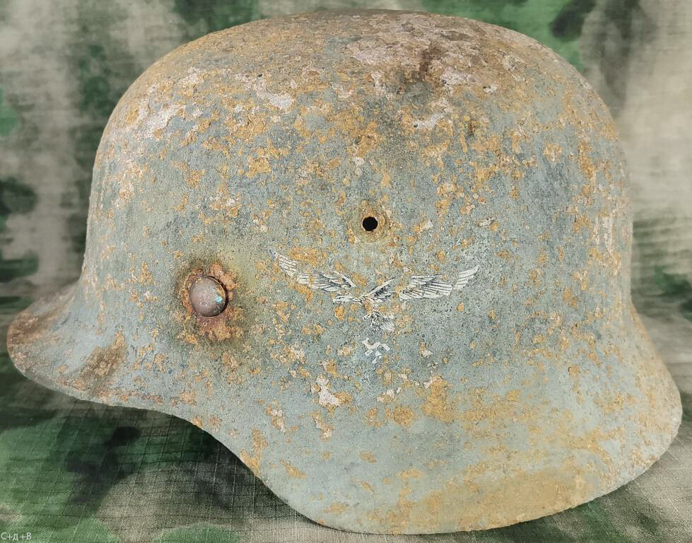 Luftwaffe helmet M35 DD / from Stalingrad