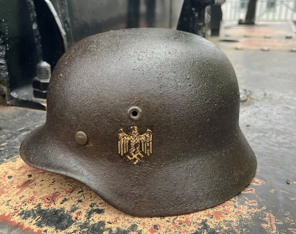 Wehrmacht helmet M40 / from Stalingrad