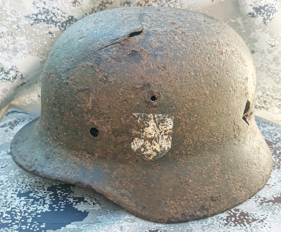 Wehrmacht helmet M40 / from Stalingrad