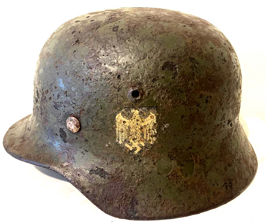 Wehrmacht helmet M35 / from Stalingrad