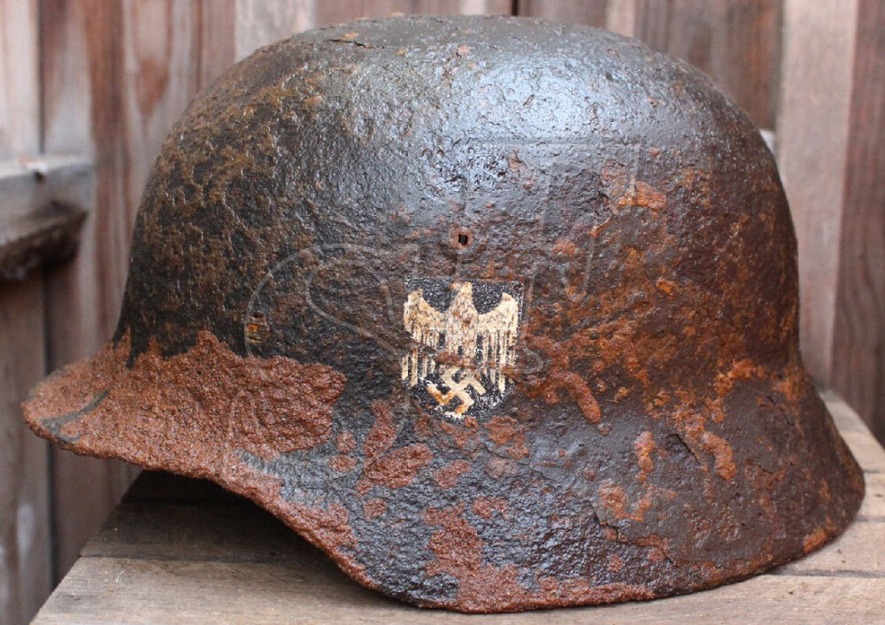 Wehrmacht helmet M40 / from Novgorod
