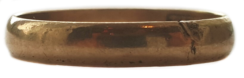 Gold wedding ring / from Stalingrad