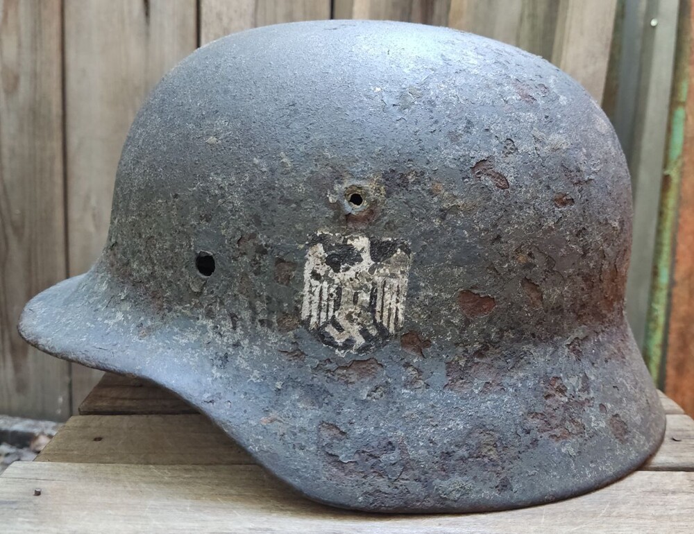 Wehrmacht helmet M40 / from Staraya Russa