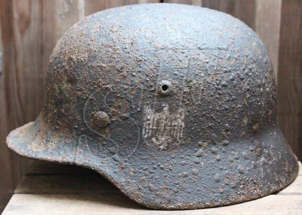 Wehrmacht helmet M40 / from Kursk
