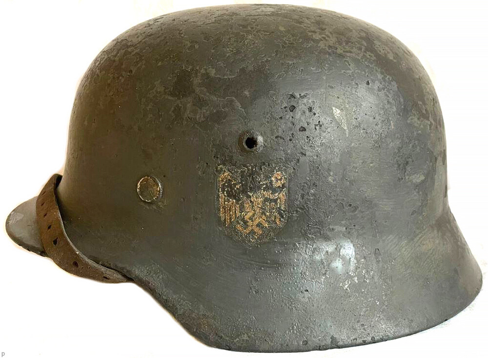 Wehrmacht helmet M40 / from Leningrad