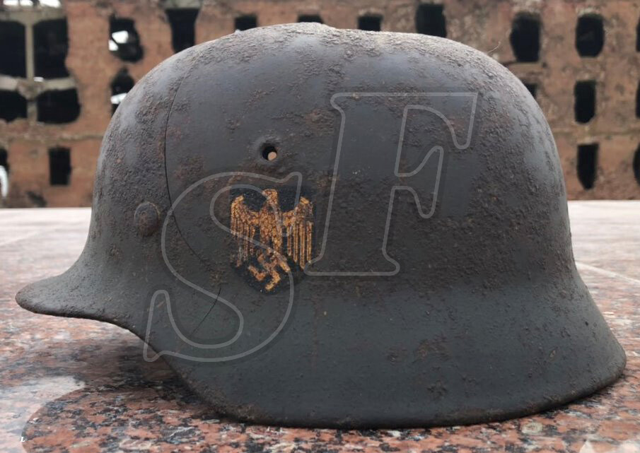 Wehrmacht helmet M40 / from Stalingrad