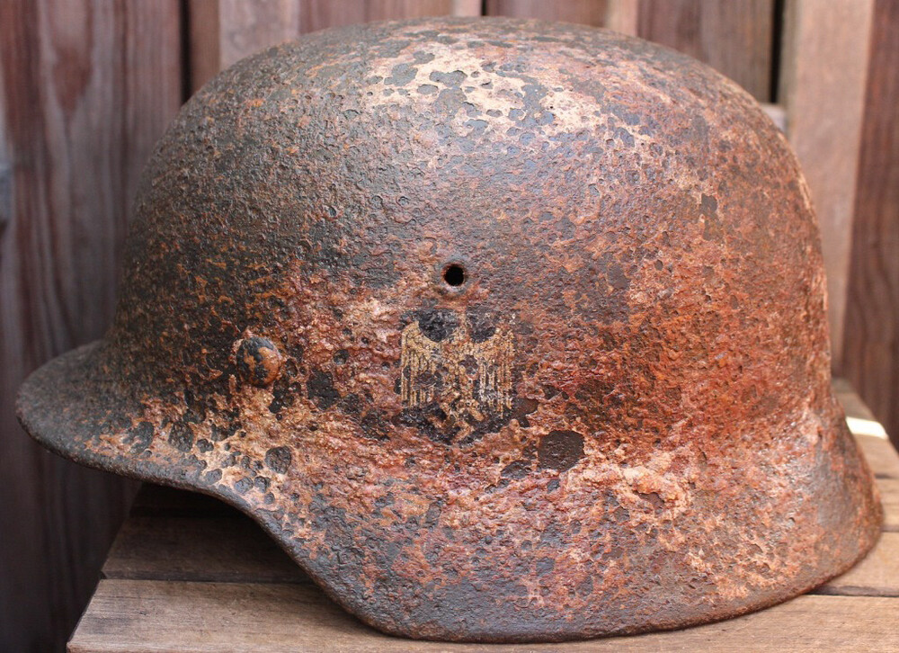 Wehrmacht helmet M40 / from Stalingrad