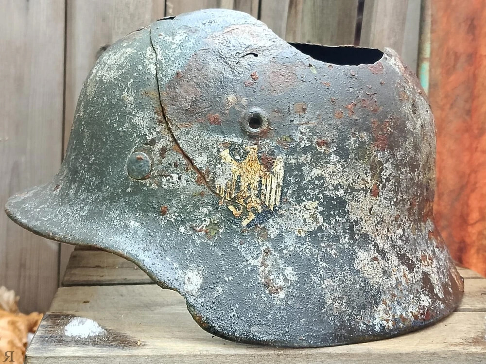 Wehrmacht helmet M40 / from Smolensk