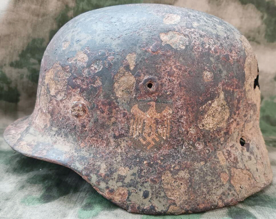 Wehrmacht helmet M40 / from Leningrad