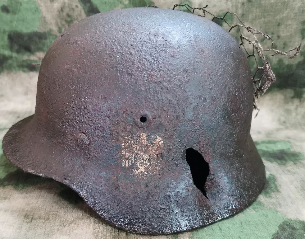 Wehrmacht helmet M40 / from Stalingrad