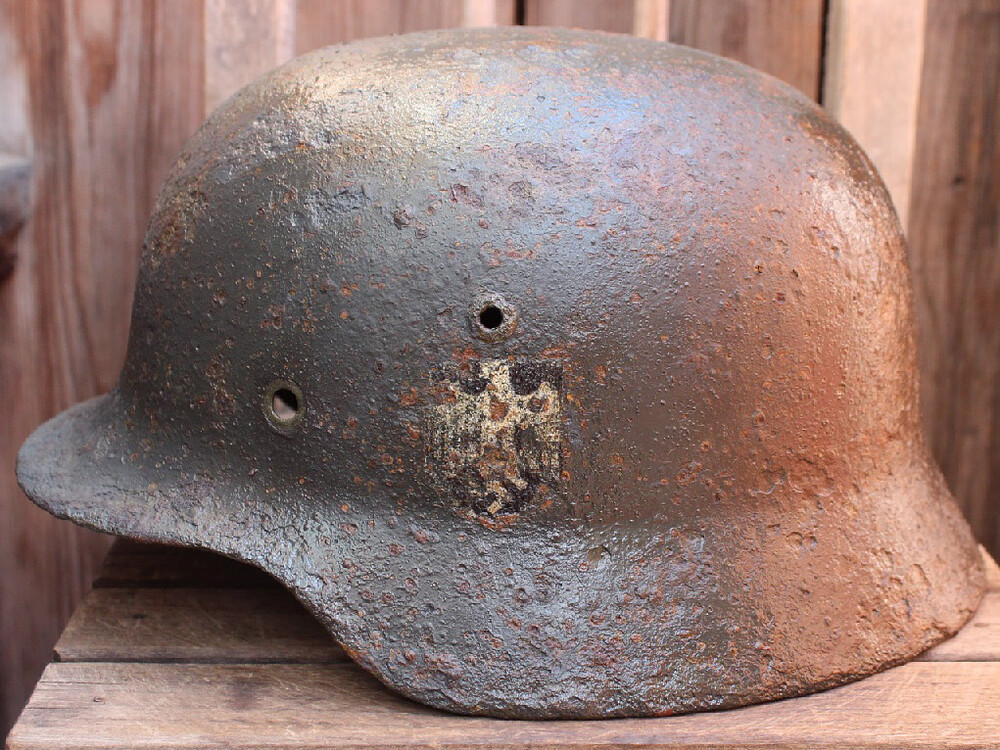 Wehrmacht helmet M35 / from Leningrad