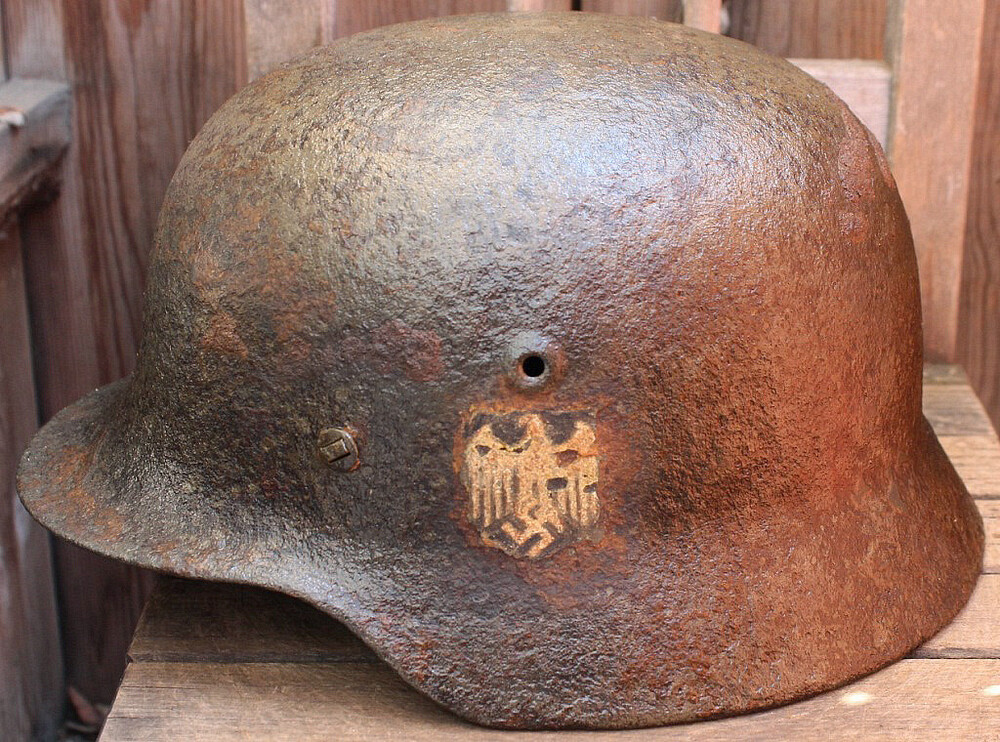 Wehrmacht helmet M40 / from Novgorod