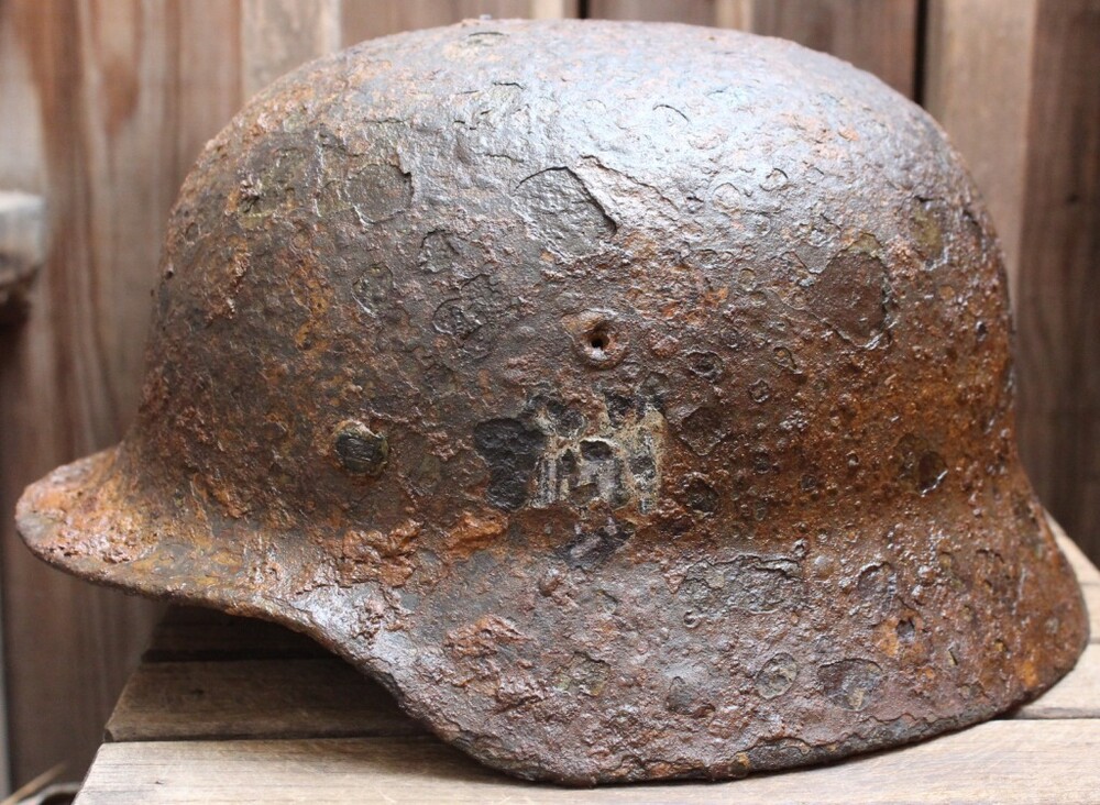 Wehrmacht helmet M40 / from Smolensk