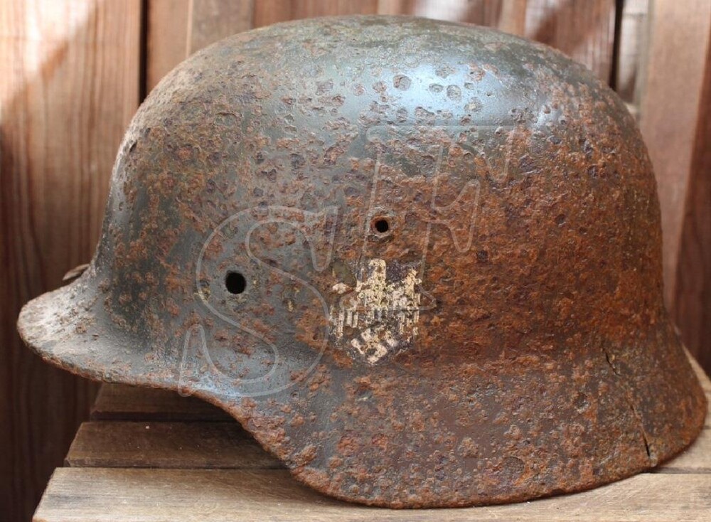 Wehrmacht helmet М40 / from Novgorod