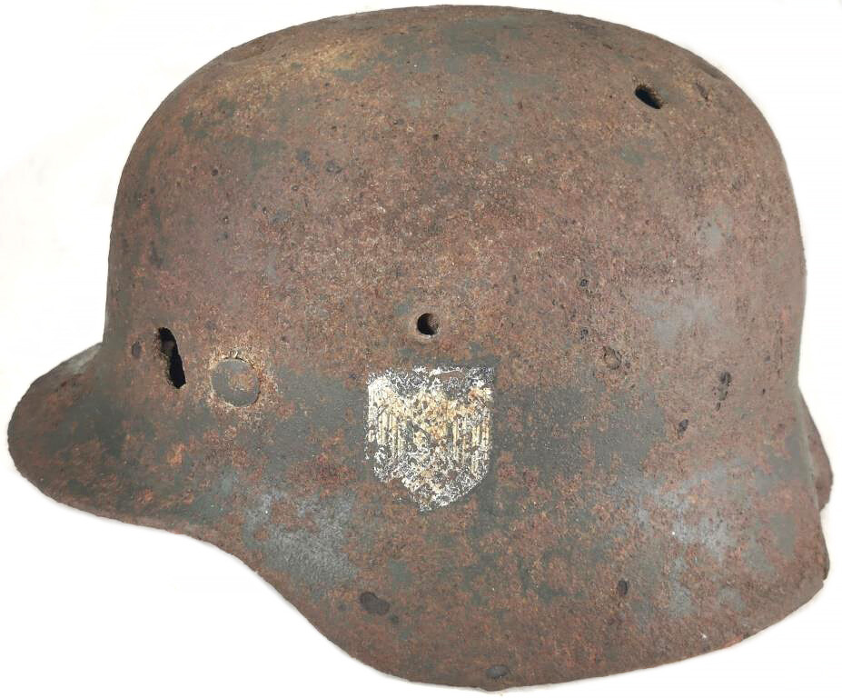 Wehrmacht helmet M40 / from Stalingrad